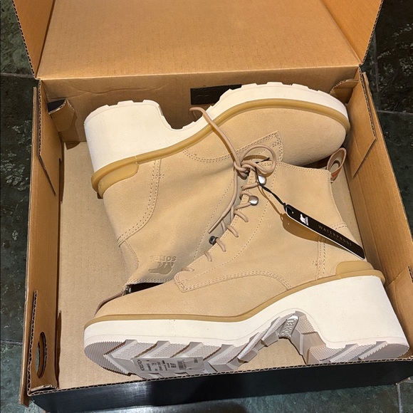 Sorel Women's Hi-Line Heel Lace Boots waterproof- Ceramic Chalk - Picture 2 of 4